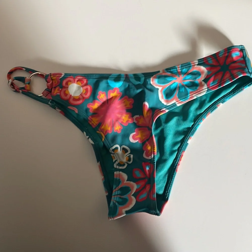 Floral bikini - Picture 2 of 4